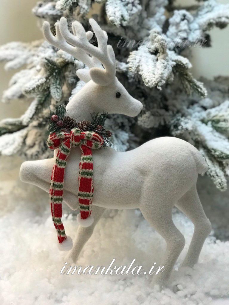 215312 گوزن سفید ایستاده پای جمع بزرگ